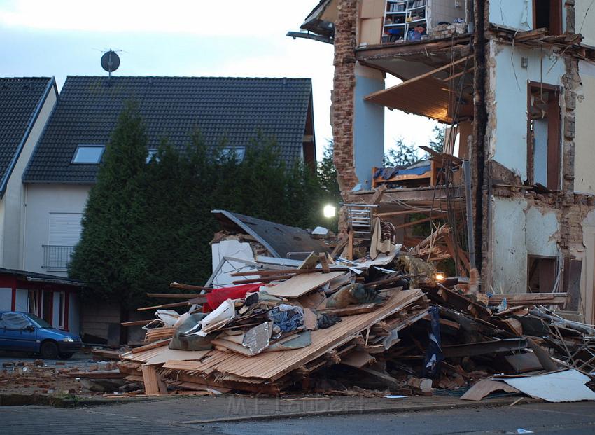 Hausexplosion Bruehl bei Koeln Pingsdorferstr P376.JPG